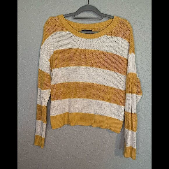 American Eagle Outfitters Sweaters - American Eagle yellow and white sweater size L